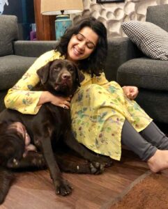 Charmy Kaur Instagram - ‪My fav work mate 😘 #Pablo #PCpet #MyBaby #PC @PuriConnects #Mehbooba work in progress ❤️‬ Hyderabad
