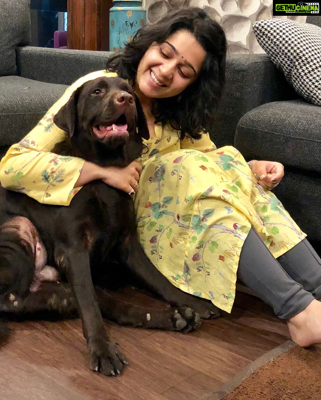 Charmy Kaur Instagram - My fav work mate 😘 #Pablo #PCpet #MyBaby #PC @PuriConnects #Mehbooba work in progress ❤️ Hyderabad