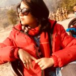 Charmy Kaur Instagram - Early morning on the sets of #mehbooba ❤️ shooting by the river side in freezing Himachal 😍 #PCfilm #lovemyjob 😍 @purijagannadh @puriconnects @thefilmmehbooba @actorakashpuri @iamnehashetty @vishureddy_ @vishnu_sarma @jonnytheanimator @sandychow44