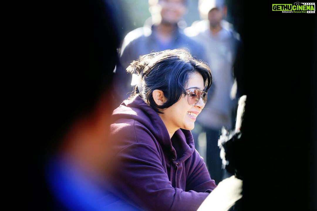 Charmy Kaur Instagram - βͺπ when u r smiling while u work , tat means u r doing the right job π #Mehbooba β€οΈ #Shootlife #WorkMode #PCfilm #Himachal β¬ @thefilmmehbooba @actorakashpuri @iamnehashetty @puriconnects @purijagannadh @sandychow44