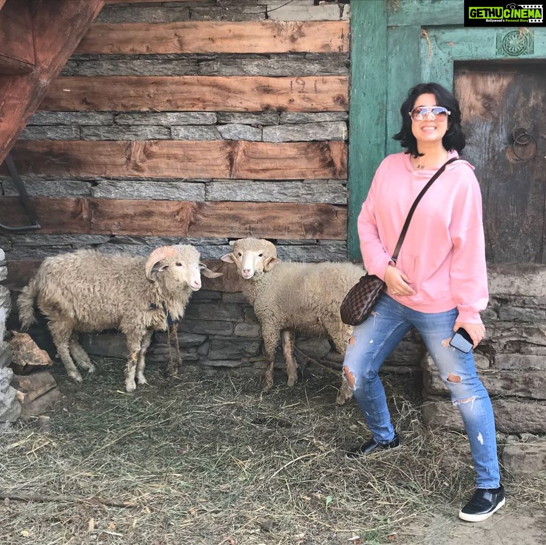 Charmy Kaur Instagram - βͺMeet my new friends πππ chooo cute πππ #himachal #Mehbooba #shootlife β€οΈ @thefilmmehbooba