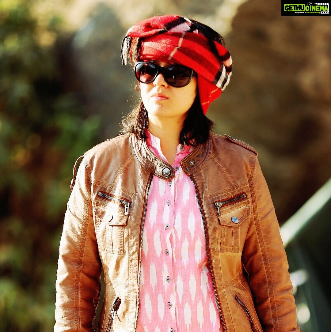 Charmy Kaur Instagram - N this is how I put my @Burberry n @LouisVuitton 2gether 😂styling goals 😂 #Mehbooba ❤️ on location madness😂 @purijagannadh @puriconnects #PCfilm @thefilmmehbooba @vishnu_sarma @jonnytheanimator @sandychow44 @iamnehashetty @actorakashpuri