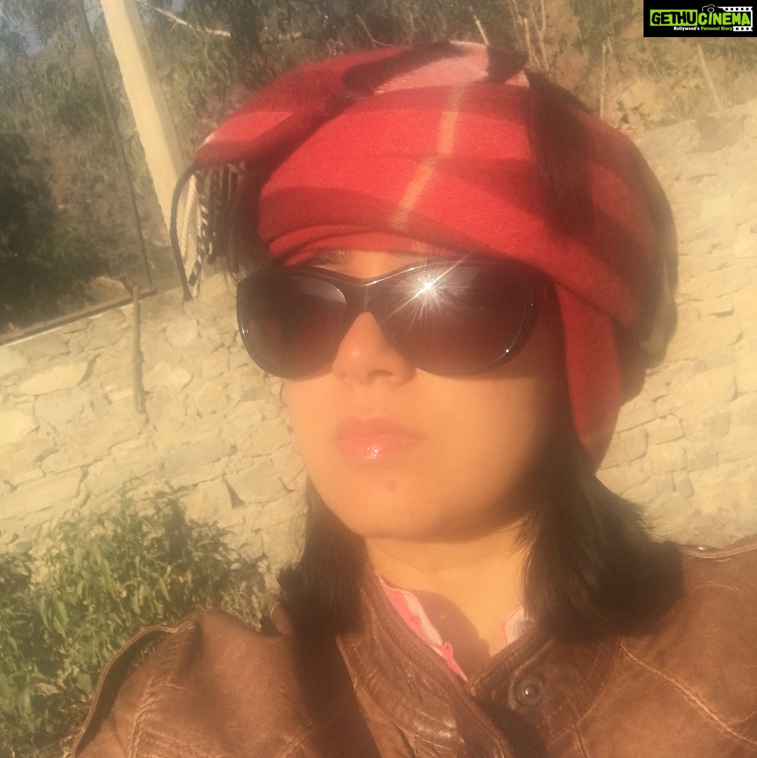 Charmy Kaur Instagram - N this is how I put my @Burberry n @LouisVuitton 2gether 😂styling goals 😂 #Mehbooba ❤️ on location madness😂 @purijagannadh @puriconnects #PCfilm @thefilmmehbooba @vishnu_sarma @jonnytheanimator @sandychow44 @iamnehashetty @actorakashpuri