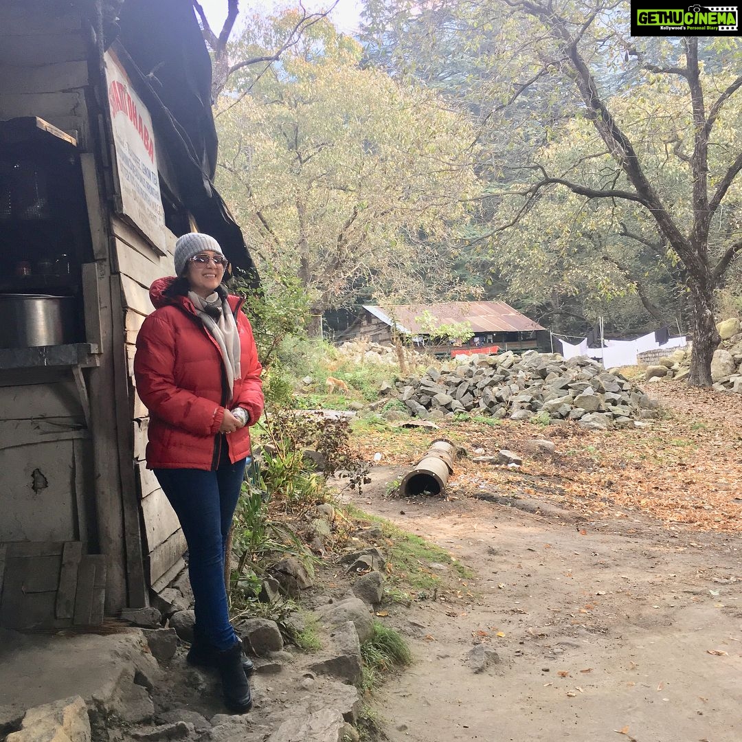 Charmy Kaur Instagram - Local dhaba 😋 yummyyyyy yummyyyyy breakfast in freezing cold of #Himachal #mehbooba #shootlife ❤️❤️❤️