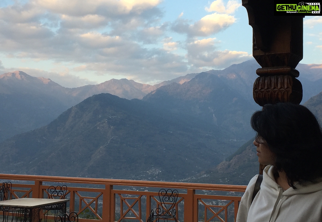 Charmy Kaur Instagram - Beauty at its best ❤️❤️❤️ #Mehbooba #himachal #shootlife @purijagannadh @puriconnects @actorakashpuri @iamnehashetty @thefilmmehbooba @jonnytheanimator @vishnu_sarma @sandychow44