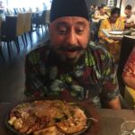 Charmy Kaur Instagram - Daddy’s fav #sizzler #lunchdate #family @mithimax