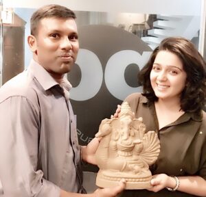 Charmy Kaur Instagram - ‪In middle of all the work stress , Badram comes n gifts us an #ecofriendlyganesha 😇😁‬ ‪Bye byeee evil , heloooo luvlies 😇‬ ‪#PC @PuriConnects 😍‬