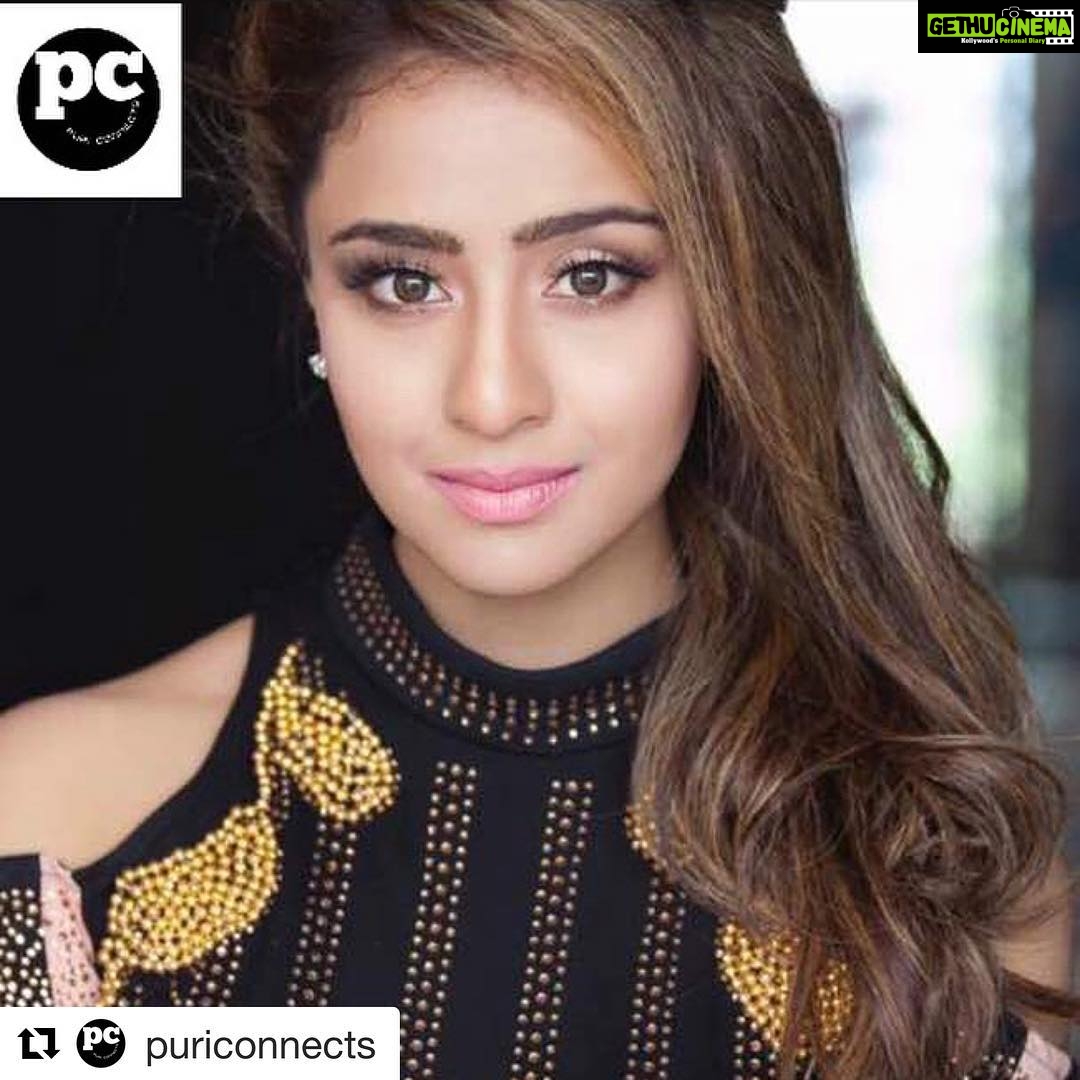 Charmy Kaur Instagram - My darling ππ» let's rock πͺπ»π #Repost @puriconnects (@get_repost) γ»γ»γ» βͺGorgeous n extremely talented @musskansethi9 is nailing it already ..#PaisaVasool #MainLeadActress #PCgirl #PuriConnects 's talent ππͺπ»β¬