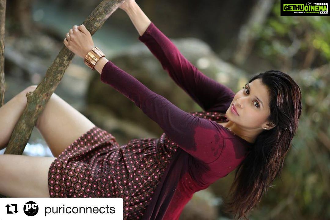 Charmy Kaur Instagram - #Repost @puriconnects with @repostapp ・・・ Latest pics of our gorgeous & bubbly beauty @memannaraworld from her upcoming flick #ROGUE staring @cv_ishan directed by @purijagannadh 💪🏻😊 😇