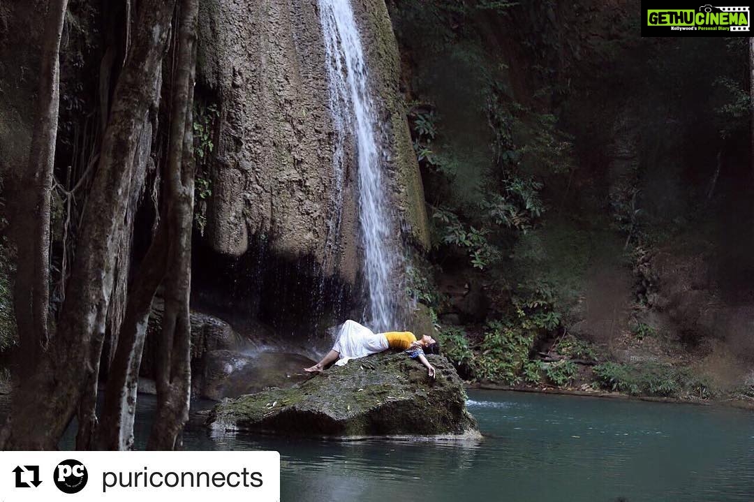 Charmy Kaur Instagram - #Repost @puriconnects with @repostapp ・・・ Exclusive pic of @memannara from film #Rogue @purijagannadh @cv_ishan #PCgirl