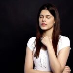 Charmy Kaur Instagram - ‪Just cud not resist posting dis video of extremely talented @asha.bhat fm our acting n language training sessions ,@PuriConnects #PCgirl‬ #dedication