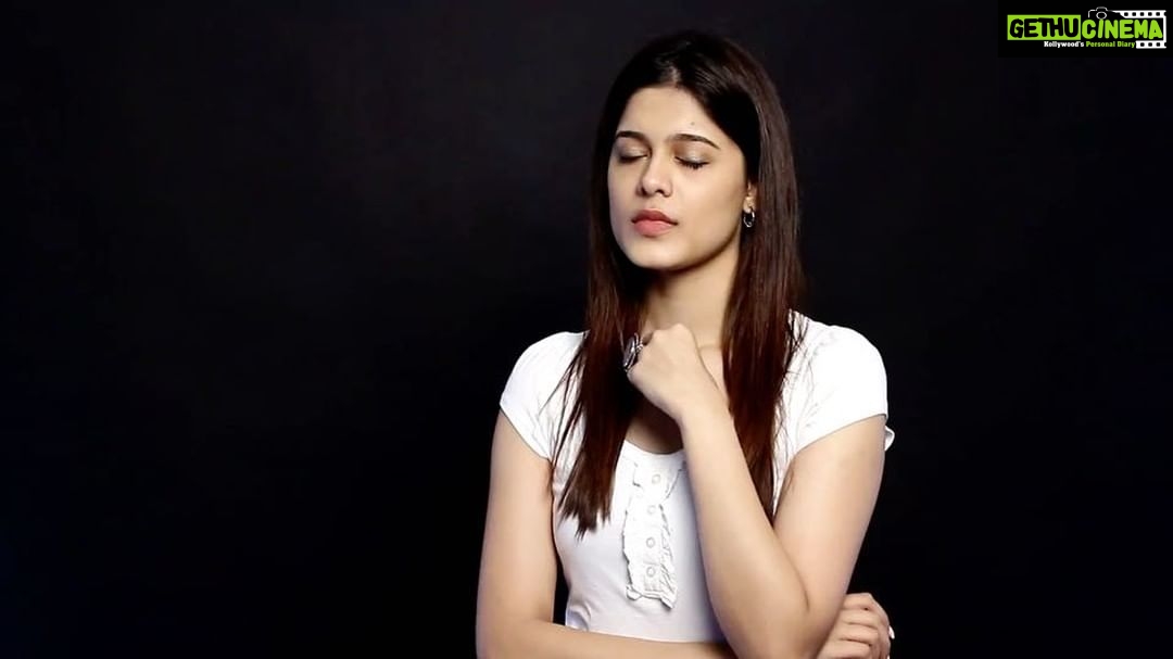 Charmy Kaur Instagram - Just cud not resist posting dis video of extremely talented @asha.bhat fm our acting n language training sessions ,@PuriConnects #PCgirl #dedication