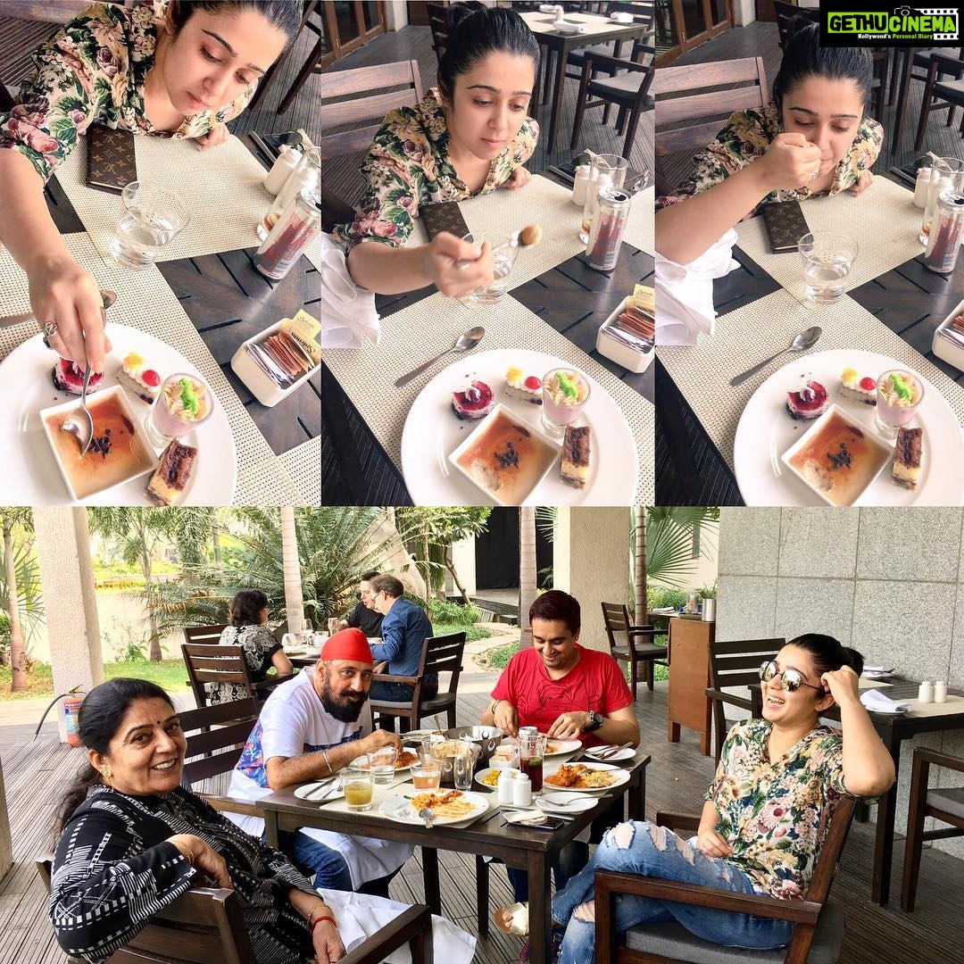 Charmy Kaur Instagram - My mom n dad lost 11 kgs in 5 months by doing proper diet,treat time to these 60 yrs old 😘#familylunch 😂but y am I eating so much🤔 @mithimax #impromptu