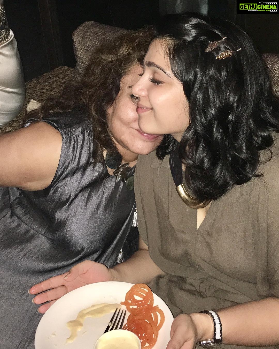 Charmy Kaur Instagram - Romancing vit jalebi 😁