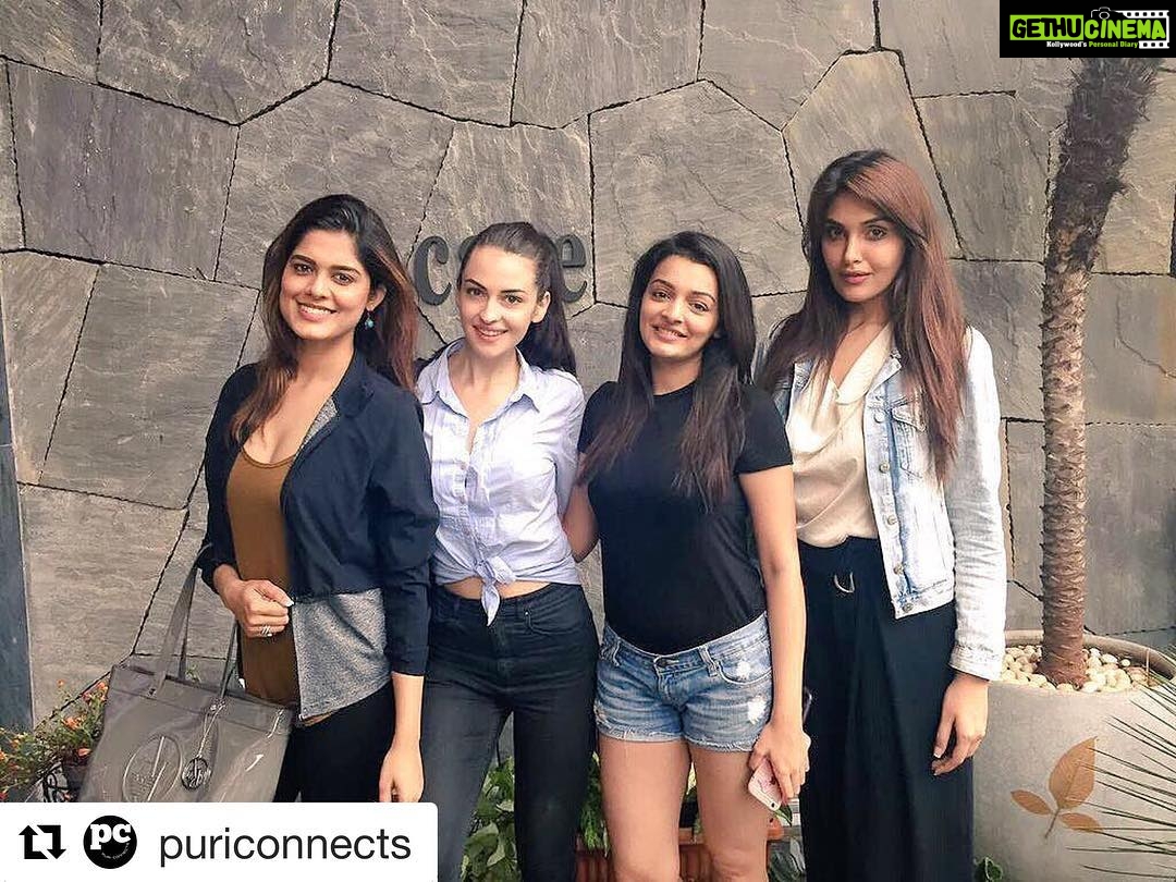 Charmy Kaur Instagram - #Repost @puriconnects with @repostapp ・・・ So finally our beauties r done with their acting n grooming classes catering for south films #puriconnects #toabhmanagement @asha.bhat @im.simona @huzanmevawalla @deekshakaushal ..................@ladykrita (missing in pic ) #starsinmaking