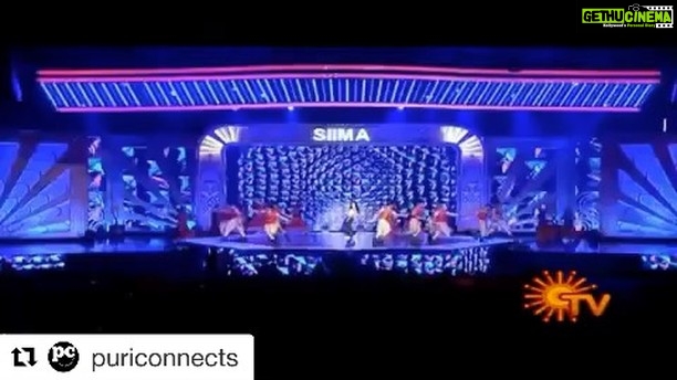 Charmy Kaur Instagram - #Repost @puriconnects with @repostapp ・・・ Our very own amazing @amyradastur93 's performance at @siimawards #2016 #puriconnects #toabhentertainment @toabhentertainment @puriconnects