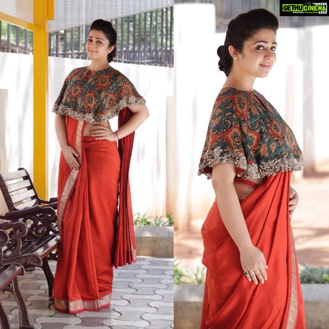 Charmy Kaur Instagram - #jyotilakhsmi book launch 🙏🏻🙏🏻