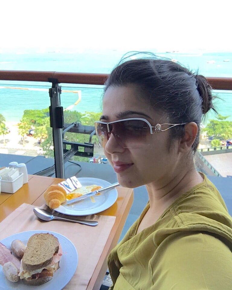 Charmy Kaur Instagram - U can never go wrong with the beach 😍