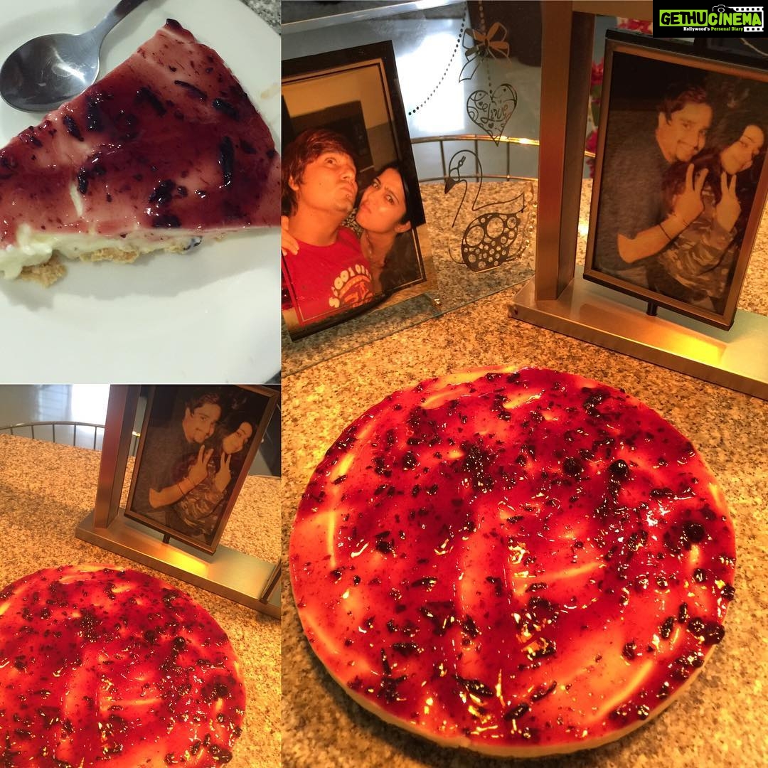 Charmy Kaur Instagram - My fav blueberry cheese cake made by @mithimax 🤗🤗😋😋 happy meee 💃💃