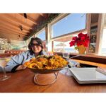 Charmy Kaur Instagram - My love for Spanish food ( sea food paella) in America🥰