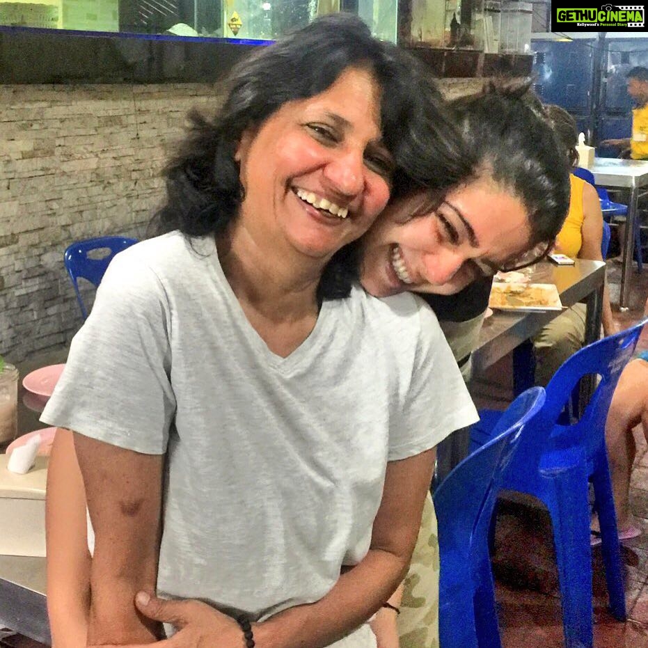 Charmy Kaur Instagram - Holiday fun vit bestiesssss ❤️❤️😍😍💃💃