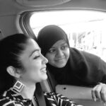 Charmy Kaur Instagram - : Dis gal saw me in my car n didn't care abut bad traffic n cars,just ran out of her bus to tk selfie vit me.#touched ❤️