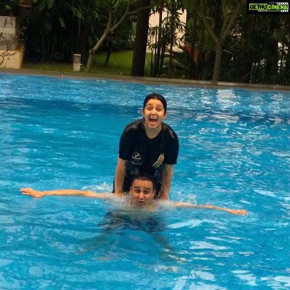 Charmy Kaur Instagram - Vit my Cheater bro 😛😛 in freezing pool