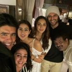 Charmy Kaur Instagram - Manish , thanks a ton for having us over last night.. u r a sweetheart ❤️ wat a fun night ❤️🤗 amazing food , amazing people 🤗 @manishmalhotra05 @karanjohar @saraalikhan95 @thedeverakonda @kiaraaliaadvani #purijagannadh #saturdaynight ❤️