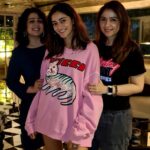 Charmy Kaur Instagram - Beautiful evening with gorgeous people at most beautiful home 😍 Was Much required before we kick start our crazy schedule from tomorrow 💪🏻 Thanks @chunkypanday @bhavanapandey @ananyapanday for being super amazing host ❤️ #LIGER 💪🏻