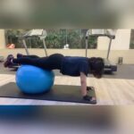 Charmy Kaur Instagram - Wake up beauty , it’s time to beast 😁 #workout #strengthtraining 💪🏻
