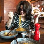 Charmy Kaur Instagram - Can anyone pls give me an update on the #covid_19 vaccination pls 🙏🏻 I miss those crazy days 😂😂 #throwback 😍 #foodie 😂😂😂