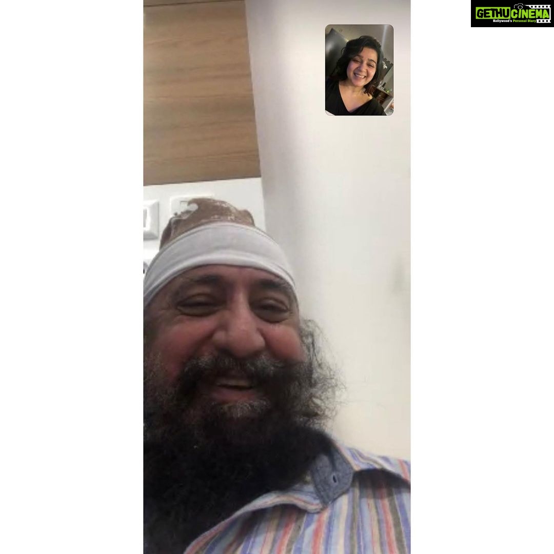 Charmy Kaur Instagram - Amazing medical team of @aighospitals pampering my parents 😘😘 sooo nice to c my parents smiling while fighting #coronavirus 😘😘😘 Video calls keep us closer ♥️♥️ #grateful 🙏🏻 #fighting #covid_19