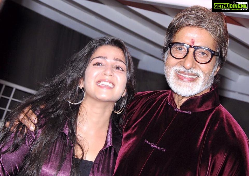 Charmy Kaur Instagram - Sharing screen space with u was a blessing 🙏🏻 U r not only a legendary actor but also a purest soul ♥️ Healthy n happy May u be always sir 🙏🏻 @amitabhbachchan #HappyBirthdayAmitabhBachchan ji ♥️ #HappyBirthdayBigB ♥️