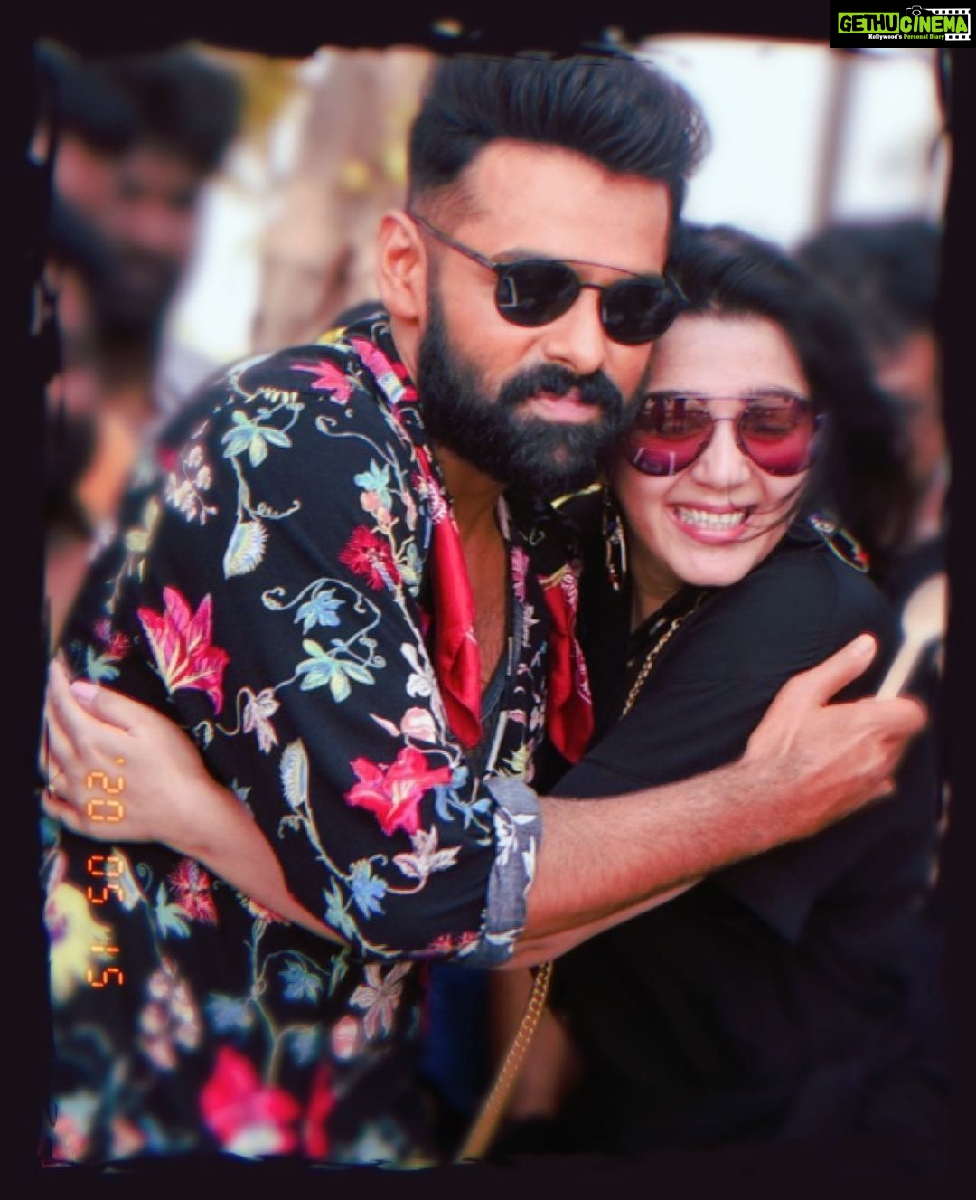 Charmy Kaur Instagram - Ustaaaaaaaaaaad @ram_pothineni Last year on this day we were in Goa shooting for zindabad song n partying hard 😝 missing ur energy n vibrant love 😍Lots to catch up on post lockdown 🤗 love u always n forever grateful 😘❣️😘 #HappyBirthdayRAPO 