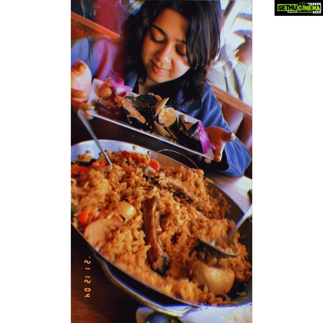 Charmy Kaur Instagram - My love for Spanish food ( sea food paella) in Americaš„°