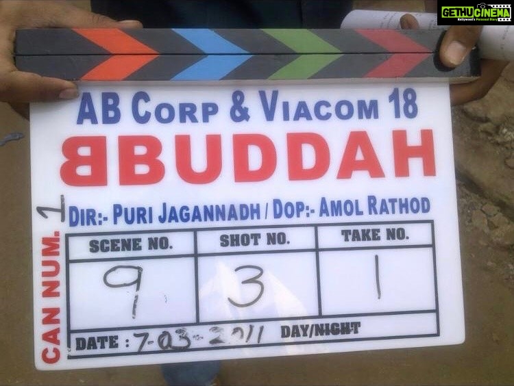 Charmy Kaur Instagram - 9 years back today #BuddahHogaTeraBaap first day shoot in mummbaaaiiiiiiiiiiii 😉 @purijagannadh @amitabhbachchan @bachchan 😁 #memories #forlife ❣️ Juhu, Maharashtra, India