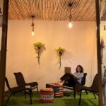 Charmy Kaur Instagram – Peace at work when the staff leaves 😍
#favcorner #workspace @puriconnects #adda #mumbai 
Interiors by our fav man @jonnytheanimator Juhu, Maharashtra, India