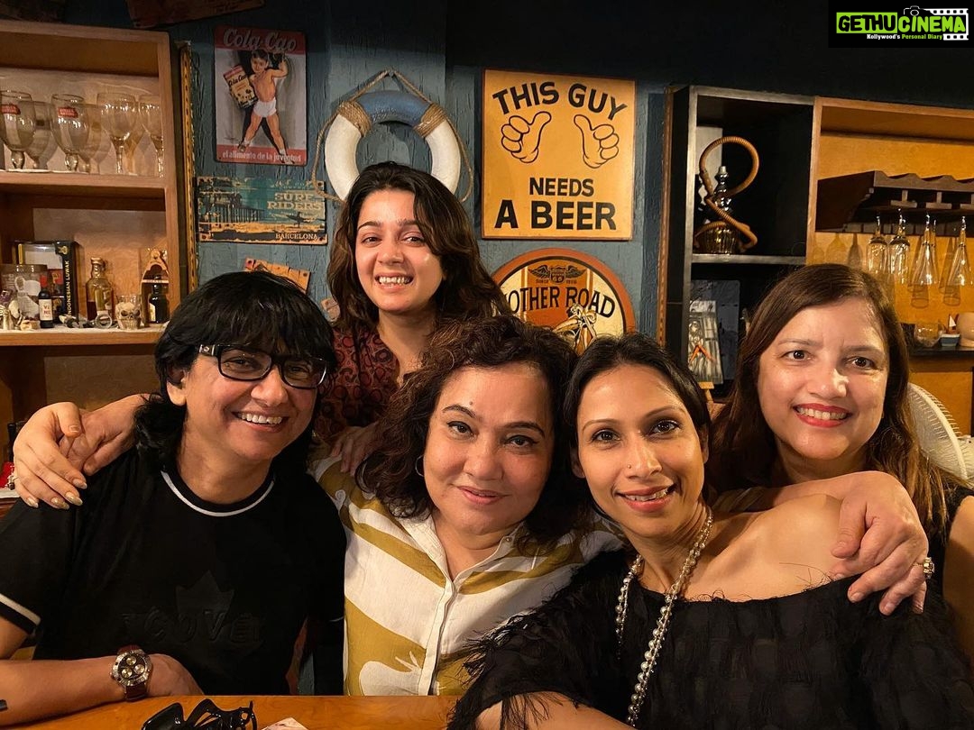 Charmy Kaur Instagram - When venue changes from @karencamposbhatia ‘s to mine 😁😁 #aboutlastnight #impromptu #fun #hyd #love