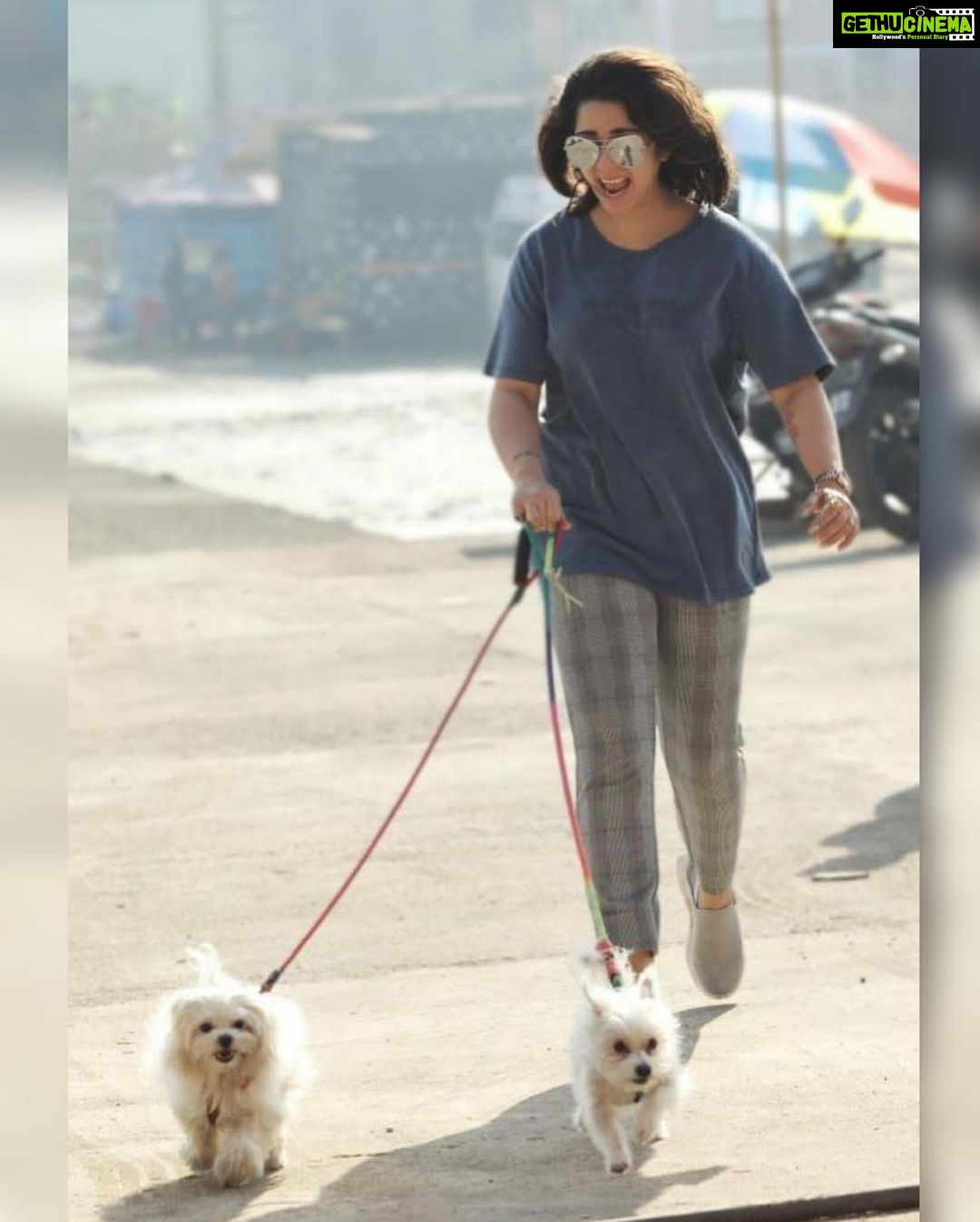 Charmy Kaur Instagram - Everyone thinks they have the best dog , n none of them r wrong 😘 . #pets #onlocation #mumbai #shootmode #pcfilm #vd10 #pj37 ❣️ Mumbai, Maharashtra