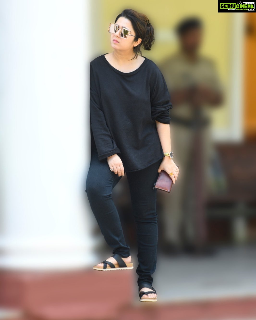 Charmy Kaur Instagram - People who repeatedly attack your confidence n self esteem, are quite aware of your potential 😉 #shootmode #mumbai ☺️ Mumbai, Maharashtra