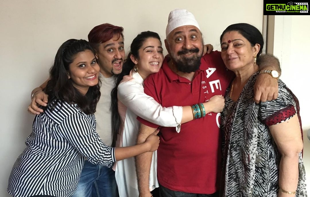Charmy Kaur Instagram - Happy anniversary mom dad , bro n sis in law 😁😁 Missing u guys a lot today , but shall make up to it as soon as I get bck from Mumbai 🥳🥳 N keep rocking by feeding people yummy food from ur cloud kitchen @trulypunjabi 😋 @mithimax @sabby_2122