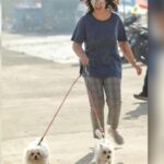 Charmy Kaur Instagram - ‪Everyone thinks they have the best dog , n none of them r wrong 😘‬ ‪.‬ ‪#pets #onlocation #mumbai #shootmode #pcfilm #vd10 #pj37 ‬❣️ Mumbai, Maharashtra