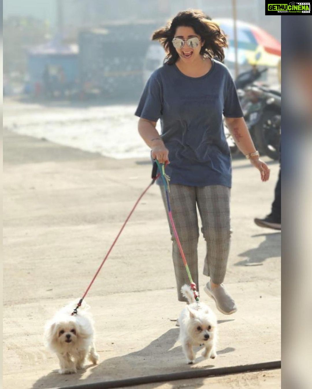 Charmy Kaur Instagram - Everyone thinks they have the best dog , n none of them r wrong 😘 . #pets #onlocation #mumbai #shootmode #pcfilm #vd10 #pj37 ❣️ Mumbai, Maharashtra