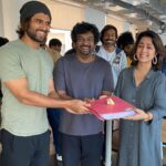 Charmy Kaur Instagram - ‪To new beginnings 💖‬ ‪Shoot begins in mumbai from today 💪🏻 ‬ @thedeverakonda ‪@purijagannadh @karanjohar @PuriConnects @apoorva1972 @dharmamovies ‪#VD10 #PJ37 #PCfilm ‬ ‪#PanIndia 😍‬ Mumbai, Maharashtra