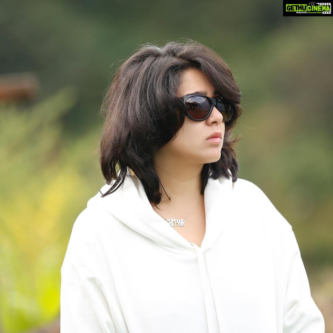 Charmy Kaur Instagram - #mornings #outofbedlook 😛 #workmode #cold #hoodies 😁 #Mumbai