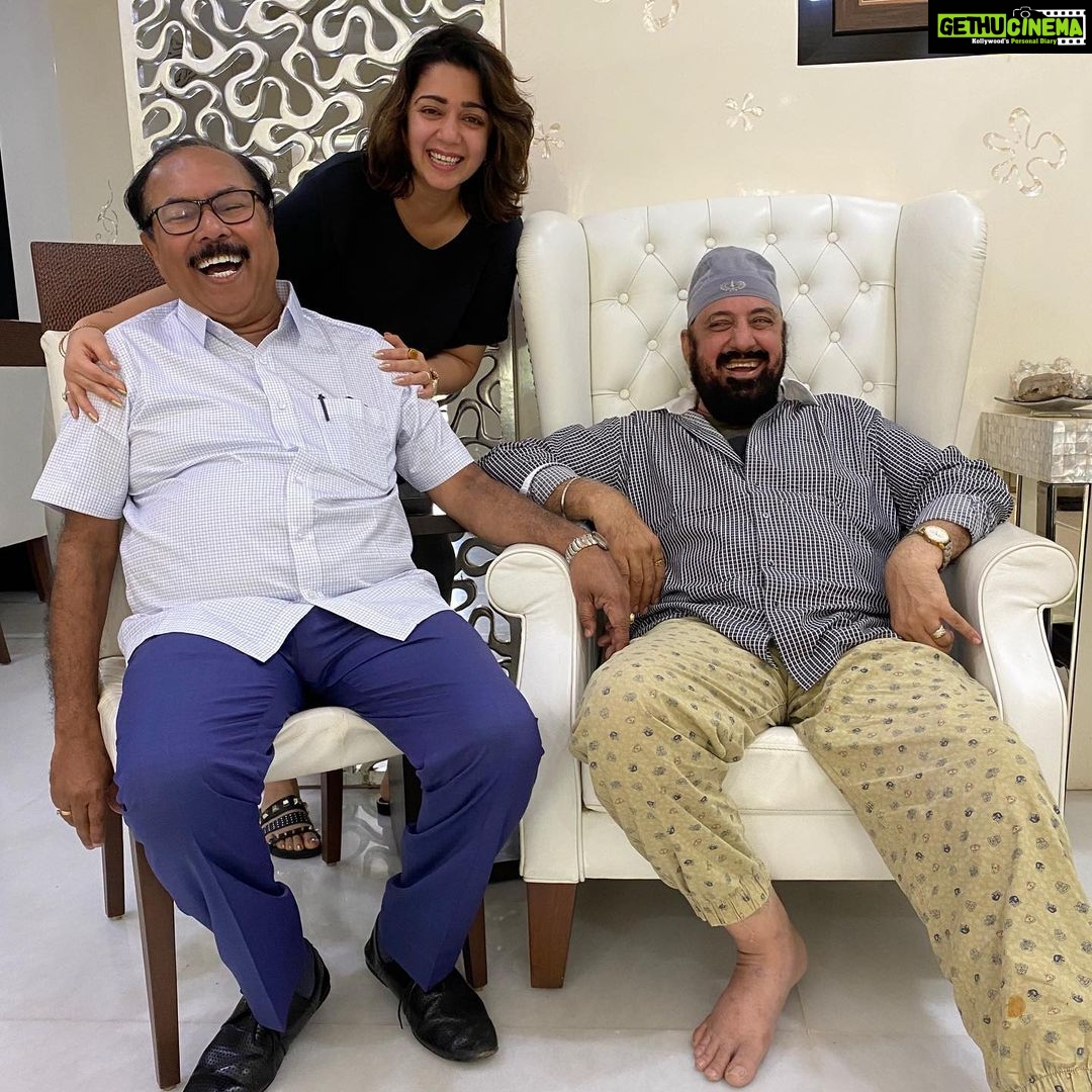Charmy Kaur Instagram - Happiness in togetherness 😍 #vishwanathshetty my dad’s bestie n baby girl’s grand dad 🤗 #visiting #hometown #vasai #mumbai Vasai
