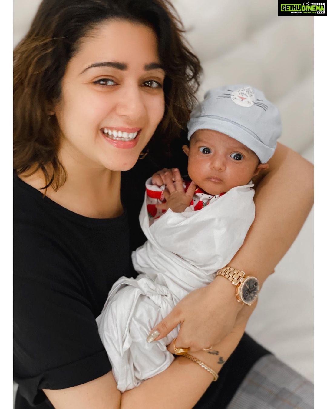 Charmy Kaur Instagram - Pic proves tat baby got scared of my loud laughter 🙈🙉😂 #visiting #hometown #vasai #mumbai