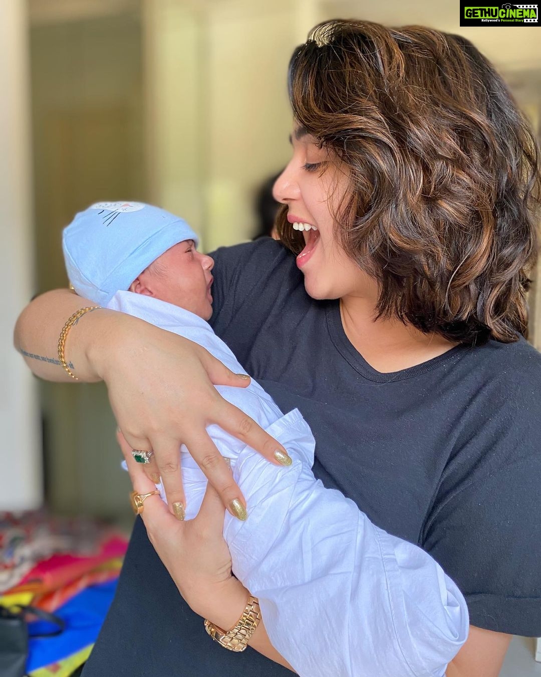 Charmy Kaur Instagram - N I can toooo hold a baby 😁😁😁 . #visiting #hometown #vasai #mumbai Vasai