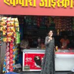 Charmy Kaur Instagram - Perks of feeling the freedom of mumbai 👉🏻‘ EATING ROADSIDE ICE CREAM N JUMPING N LAUGHING ON THE LOCAL STREETS ‘ 😄😄😄😄😄😄