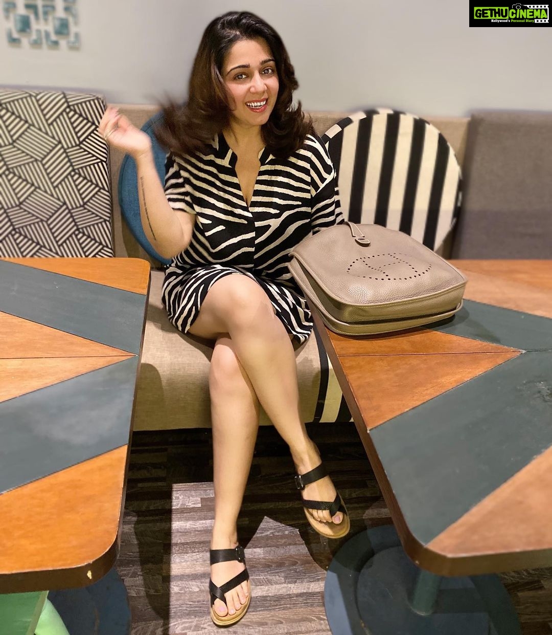 Charmy Kaur Instagram - Invest in people who invest in u 💖 #love #live #work #repeat 🥰